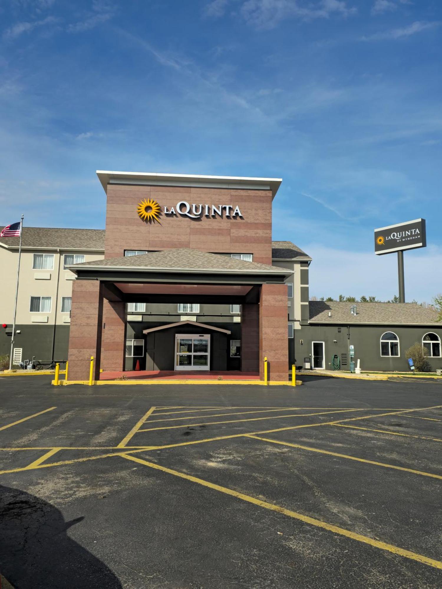 La Quinta Inn & Suites By Wyndham Peru Starved Rock St Park Exterior foto