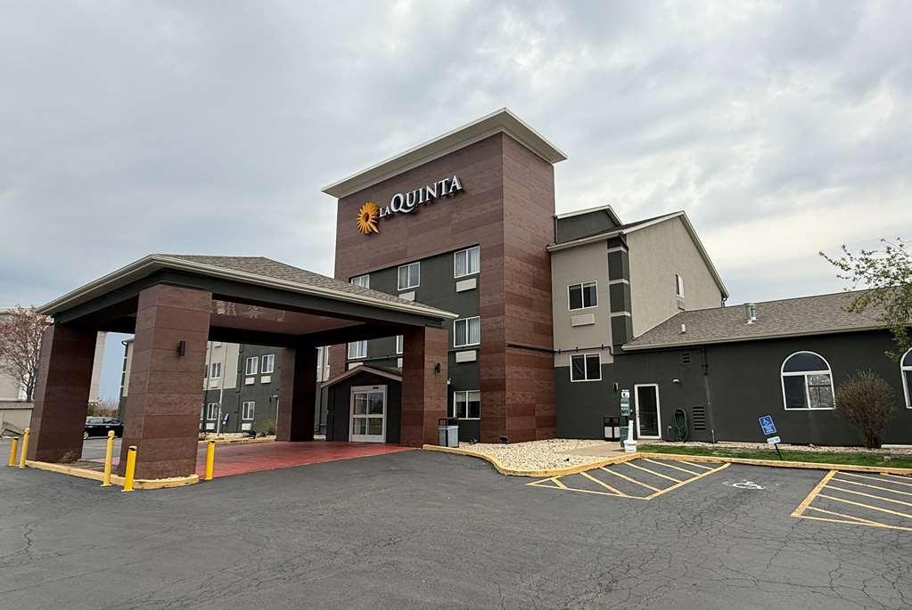 La Quinta Inn & Suites By Wyndham Peru Starved Rock St Park Exterior foto