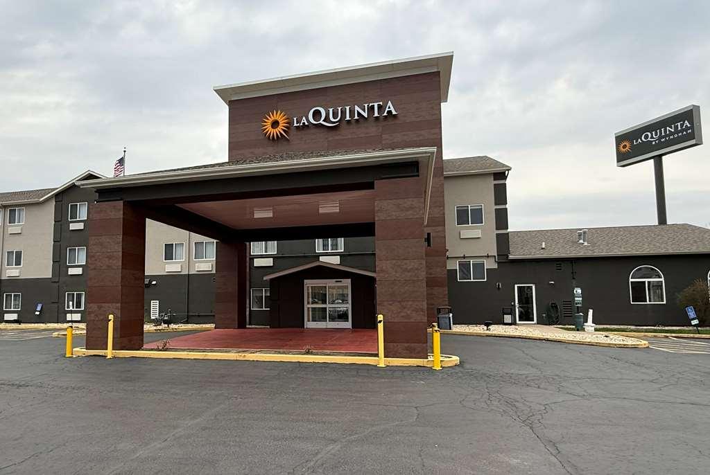 La Quinta Inn & Suites By Wyndham Peru Starved Rock St Park Exterior foto