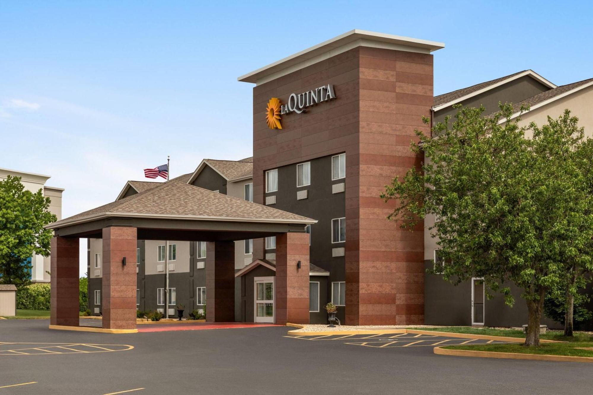La Quinta Inn & Suites By Wyndham Peru Starved Rock St Park Exterior foto